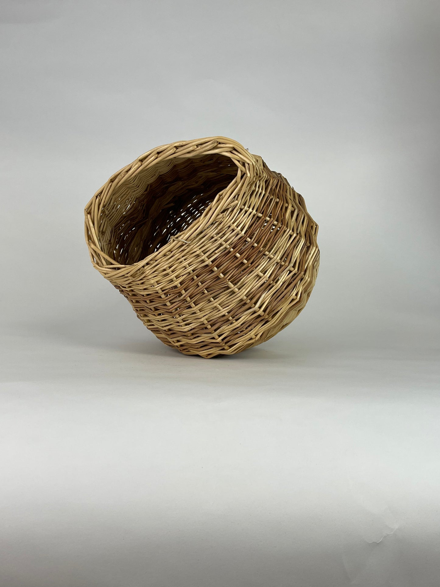 Designkorb aus Weide, Unikat